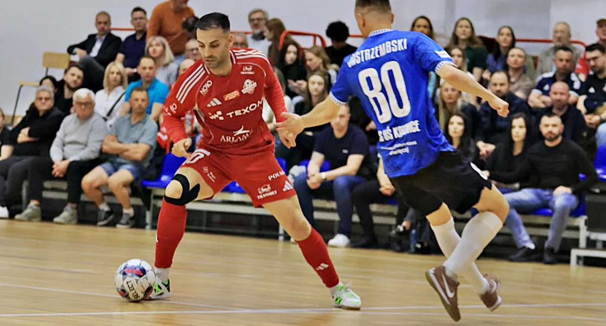 Fábio Cecílio może odegrać jedną z głównych ról w dalszej fazie  play-off. Imponował spokojem i znakomitym przeglądem sytuacji. Zaprezentował kilka niekonwencjonalnych dryblingów. Fot. Texom Eurobus Przemyśl/Kamil Krukiewicz