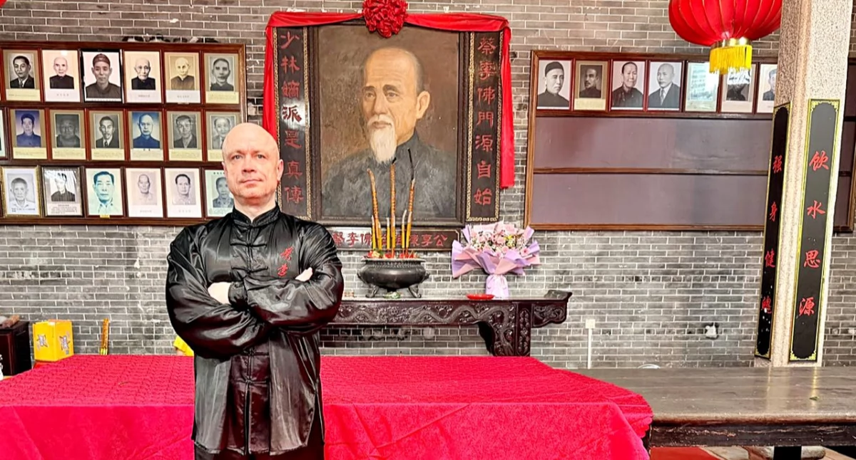 Krzysztof Ściubak w Sali Przodków w King Mui. Fot. zbiory własne