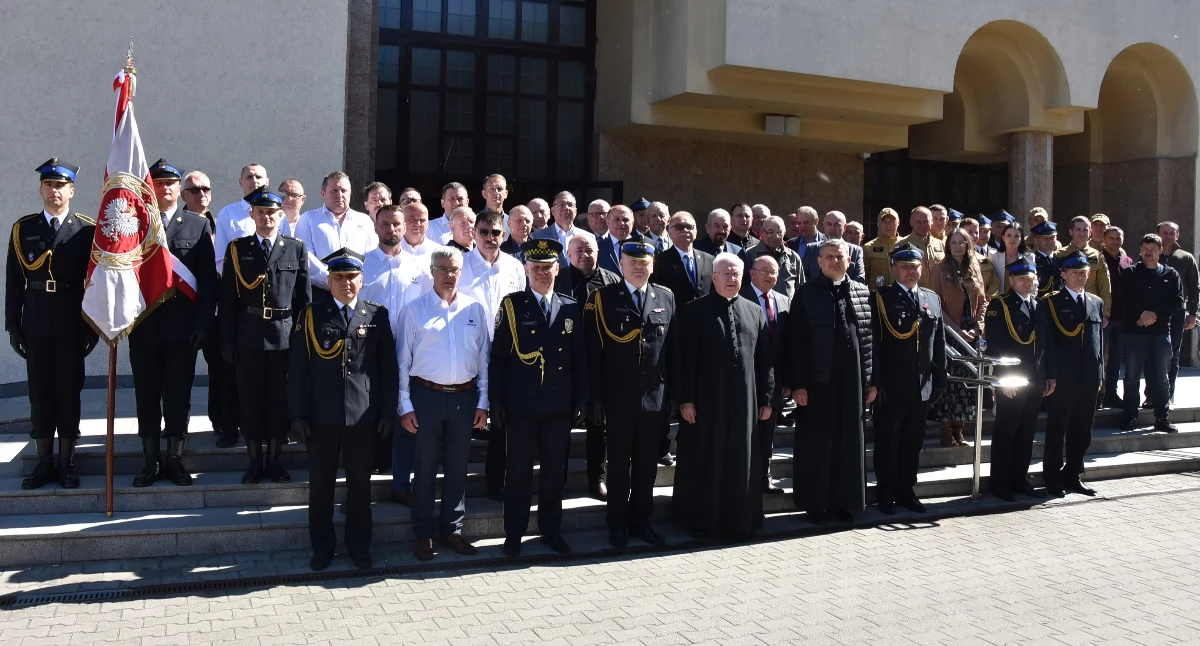 Strażacka uroczystość w powiecie jarosławskim stała się przestrzenią do wręczenia wyróżnień, odznaczeń i awansów./Fot. mł. kpt. Krzysztof Balicki
