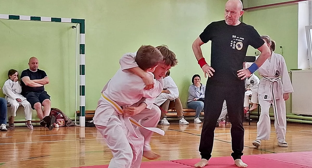 Cykl zawodów w ramach Ligi Aikido i Ju-Jitsu odbywał się m.in. pod czujnym okiem sensei Wiesława Pikora. Fot. zbiory własne