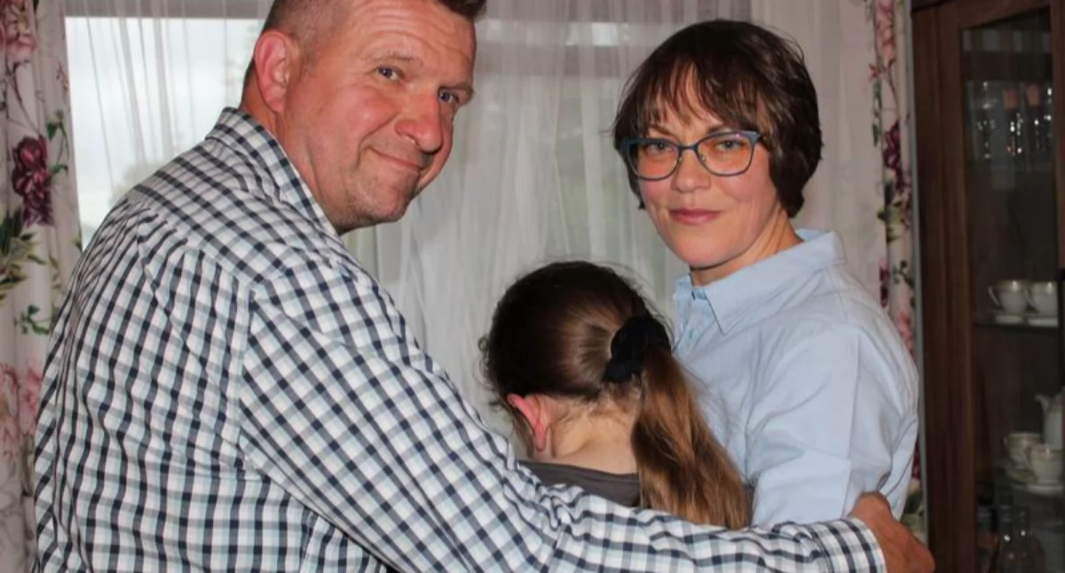 – Ola wie, że zawsze u nas ma dom, a w nim swój pokój. Traktujemy ją jak naszą córkę, „urodziła” się w naszym sercu – mówią Elżbieta i Przemysław Grodeccy. / FOT. U. Gielo