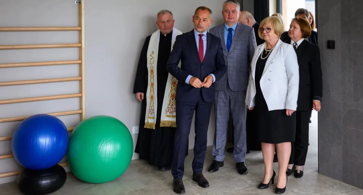 Nowa placówka zapewnia opiekę i wsparcie dla 15 osób – 10 z nich będzie mogło korzystać z pobytu dziennego, a 5 – z całodobowego. Fot. PUW Rzeszów