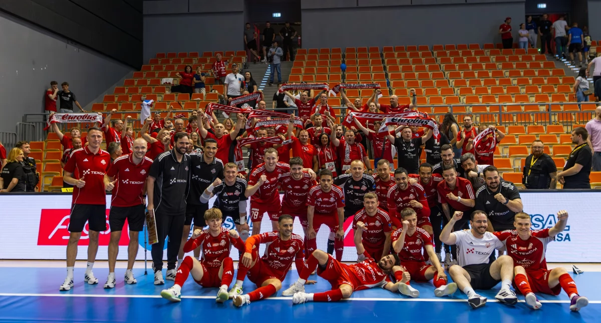Przemyślanom w Gliwicach towarzyszyła liczna grupa kibiców, która pomogła w wygraniu jednego z dwóch spotkań. Fot. FOGO Futsal Ekstraklasa
