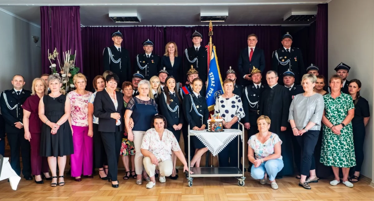Druhowie OSP w Morawsku podczas uroczystych obchodów jubileuszu./Fot. Iwona Rogus-Zawadzka/GOK