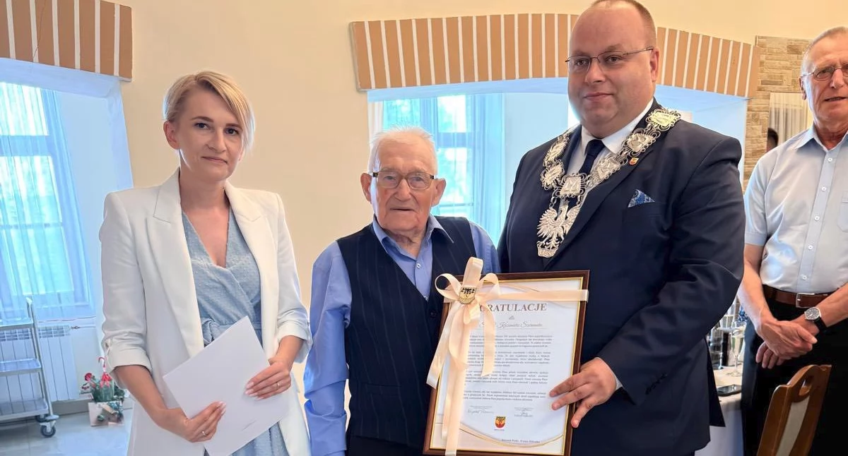 Patrząc na pana Kazimierza, trudno uwierzyć, że skończył 100 lat./ FOT. UMiG Jawornik Polski