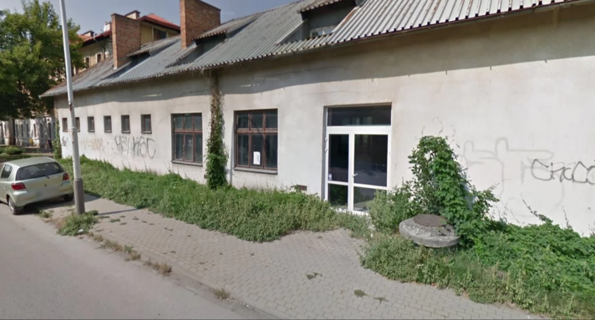 Samorząd miasta Przeworska planuje utworzenie mieszkań komunalnych i socjalnych w budynku przy ulicy Lubomirskich 3c, zlokalizowanym w sąsiedztwie terenu PKP./ FOT. Google Maps