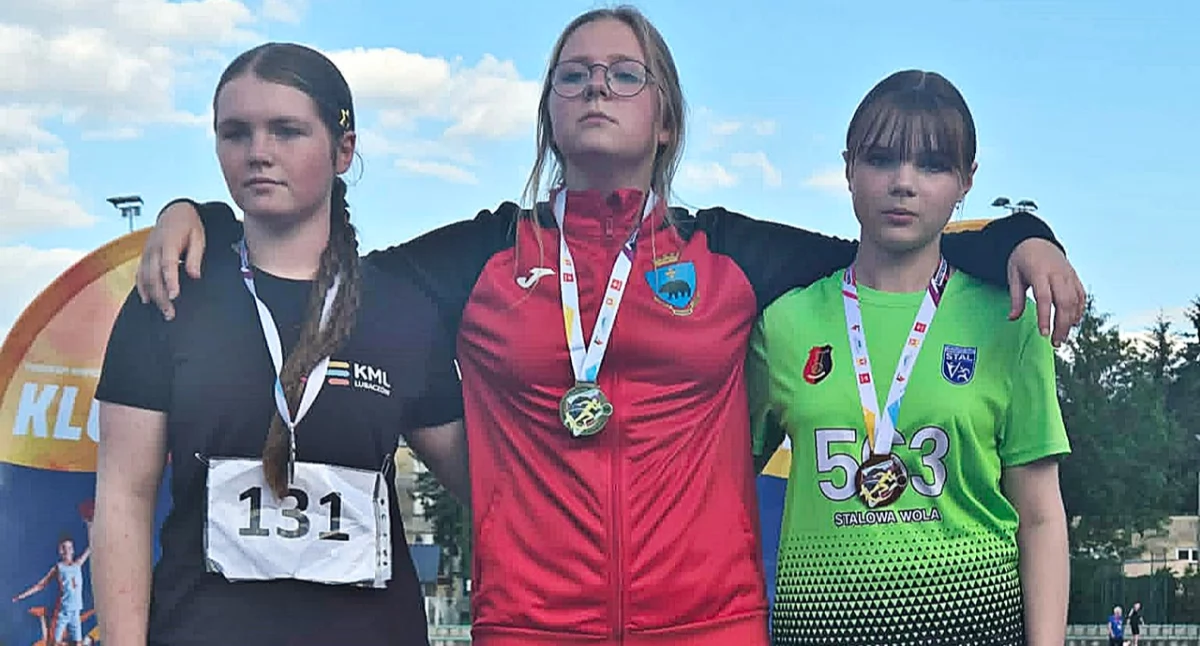 Patrycja Koza (w środku) została dwukrotną mistrzynią Podkarpacia młodziczek. Fot. zbiory własne