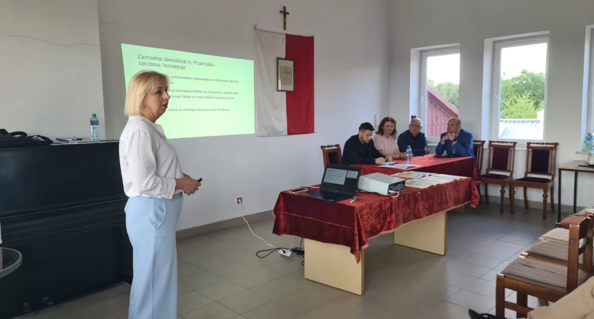 28 maja br. w siedzibie Zarządu Osiedla nr 4 „Lipowica” w Przemyślu odbyło się spotkanie informacyjne dla mieszkańców dotyczące aktualnego stanu prac nad powstaniem kolejnej obwodnicy. Fot. zbiory własne
