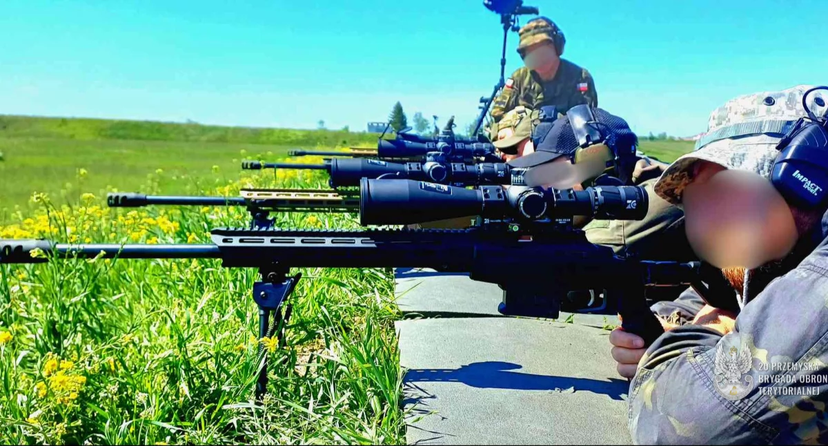 „Joint Sniper Training” to międzynarodowe szkolenie snajperów, które w drugiej połowie maja br. odbyło się w Bulboaca – dzielnicy stolicy Mołdawii Kiszyniowie. Wziął w nim udział jeden z żołnierzy 202. Batalionu Obrony Pogranicza z Jarosławia, wchodzącego w skład 20. Przemyskiej Brygady Obrony Terytorialnej. Fot. WOT