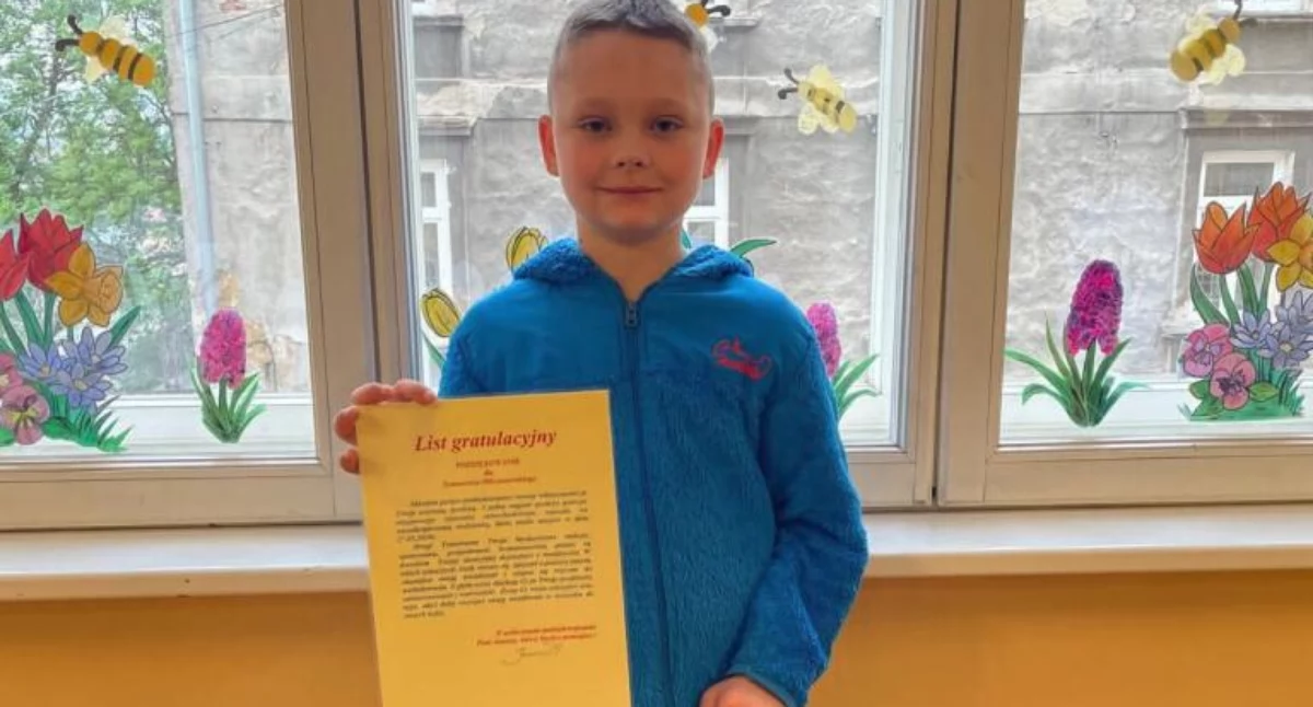 Tymoteusz Milczanowski, uczeń II klasy SP nr 1 w Przemyślu, z sercem na dłoni ruszył z pomocą pani Joannie, wykazując się niezwykłą empatią i dojrzałością./ FOT. SP nr 1 w Przemyślu