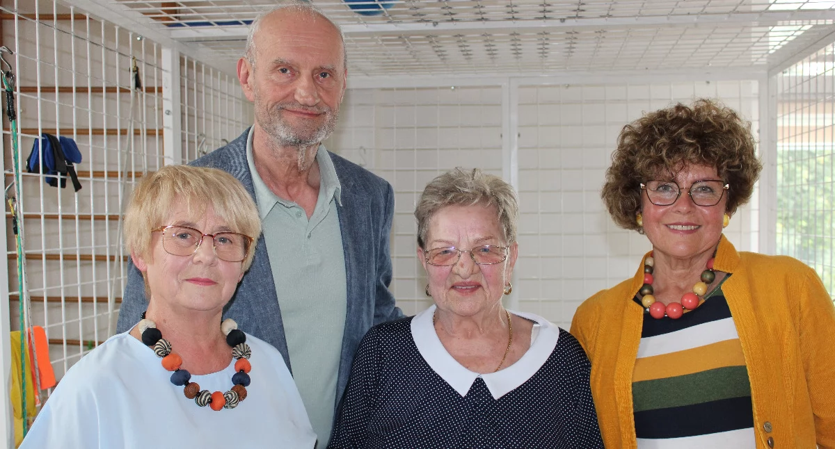 Honorowymi odznakami „Za długoletnią pracę fizjoterapeuty” odznaczeni zostali fizjoterapeuci: Helena Korobczak (53-letni staż w zawodzie), Jaromir Dżugan (ma na koncie blisko 50 lat pracy), Ewa Żaczek (obchodząca w tym roku 50-lecie aktywności zawodowej) i Małgorzata Bugajska-Szybiak (53 lata w zawodzie). Za imponującym stażem i dorobkiem zawodowym Przemyślan kryją się ogromna pasja i poczucie spełnienia./ FOT. U. Gielo