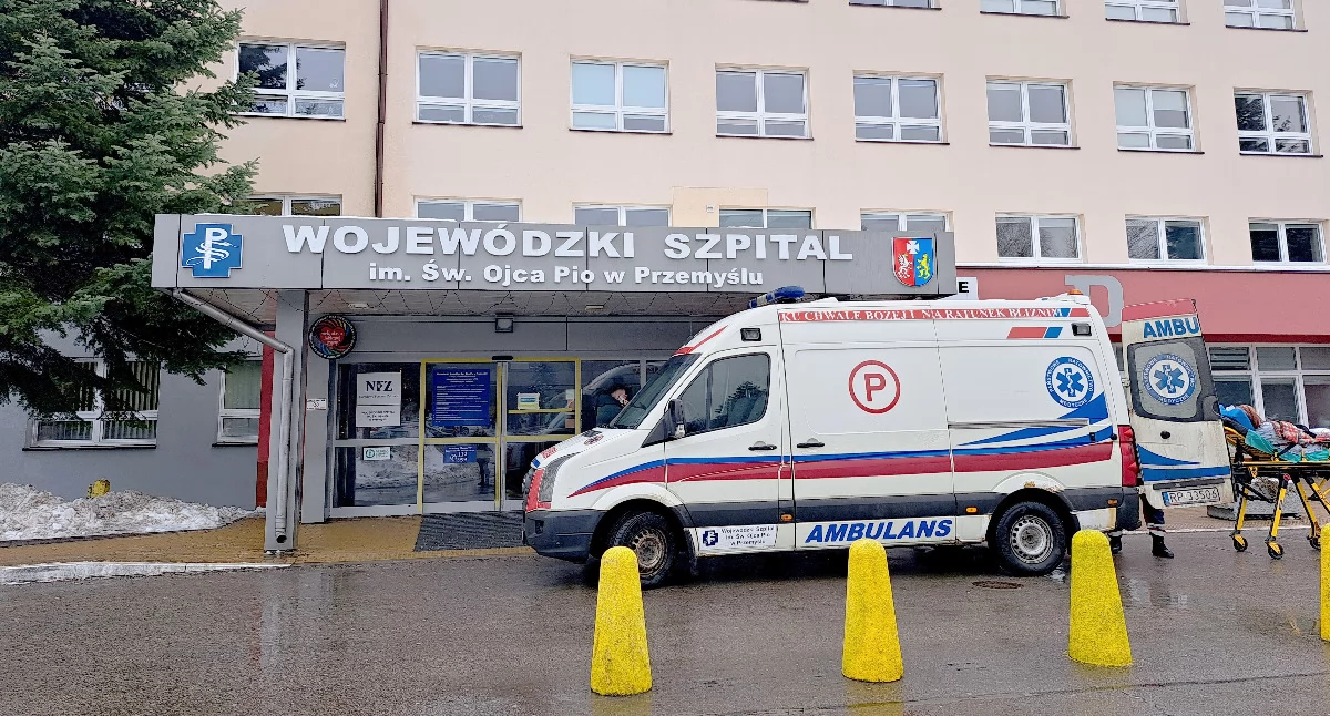 Wojewódzki Szpital w Przemyślu zapewnia, że pacjenci mogą liczyć na pomoc okulistyczną na SOR-ze, a jeśli wymaga tego sytuacja, chory jest przekazywany transportem medycznym do innej placówki specjalizującej się w tego typu procedurach./ FOT. U. Gielo