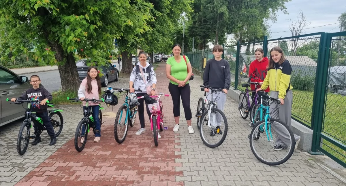 Kilka dni temu pierwsza partia sprzętu – 30 rowerów – została przekazana dzieciom na przystani wodnej przy ul. 22 Stycznia. Fot. zbiory własne