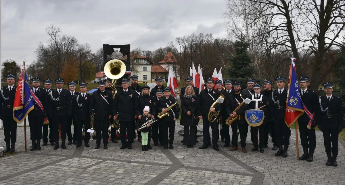 Orkiestra Dęta w Medyce od 100 lat stanowi ważny element życia kulturalnego gminy. Nadanie jej odznaki honorowej „Zasłużony dla Gminy Medyka” radni gminni przypieczętowali podczas niedawnej czerwcowej sesji, po zapoznaniu się z opinią kapituły wyróżnienia./ FOT. ze zbiorów własnych