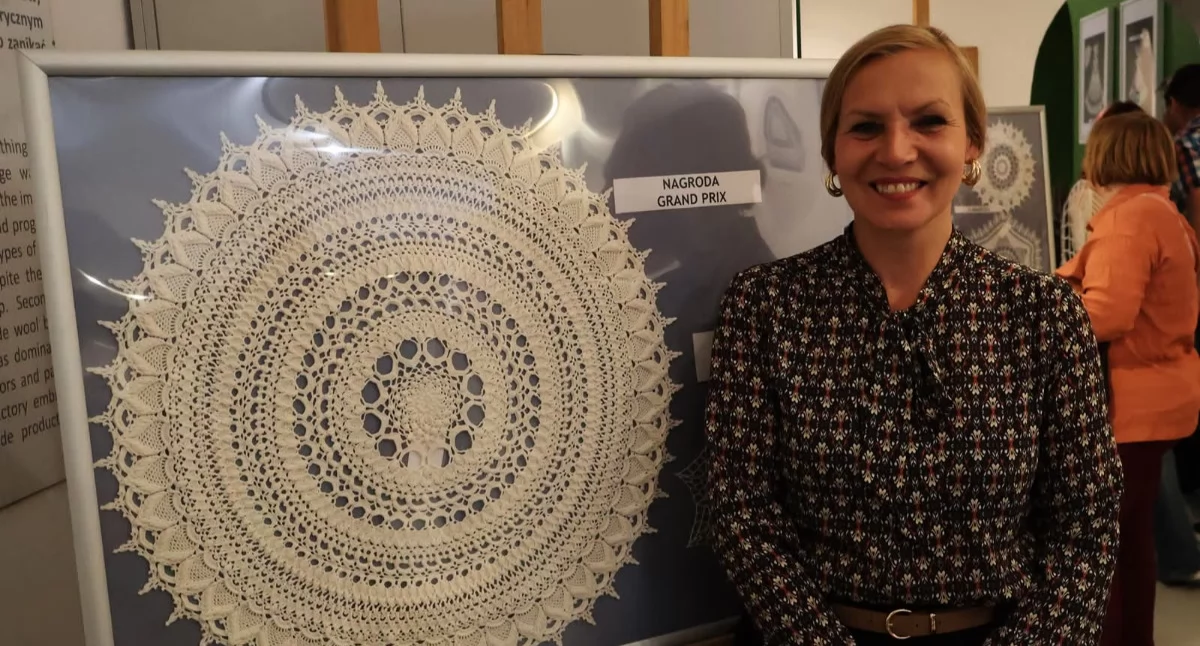 Mieszkanka Krasiczyna M. Błachut swojej pasji oddaje się w każdej wolnej chwili, tworząc koronkowe cudeńka, które potem podbijają serca jurorów. Jej ostatnia praca zdobyła główną nagrodę na konkursie w Krasnem./ FOT. ZW