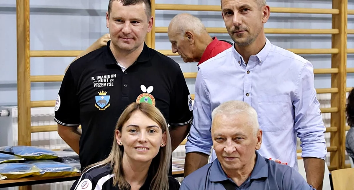 To oni odpowiadają, że przemyski Nurt wciąż istnieje i wciąż szlifuje talenty. Od lewej siedzą: Anna Iwaniuch, Zdzisław Bodnar. Od lewej stoją: Rafał Iwaniuch i Łukasz Polak. Fot. Nurt Przemyśl