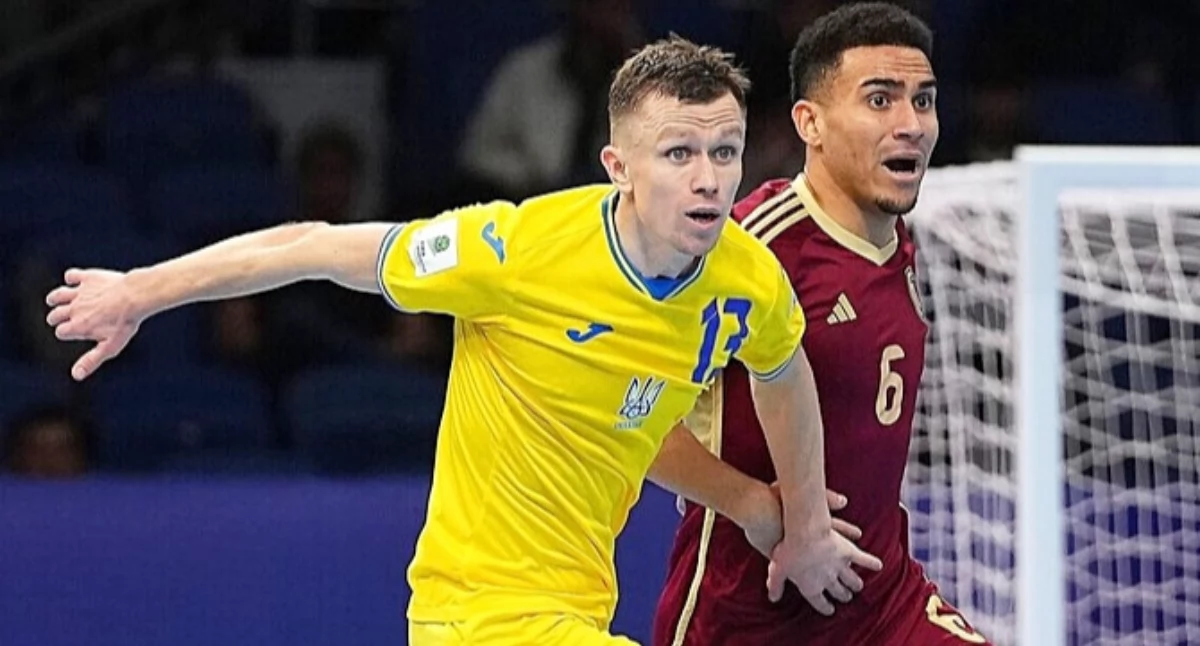 Ihor Korsun (z lewej) to jeden z liderów reprezentacji Ukrainy, podczas ostatnich mistrzostw Europy w Łotwie – jej kapitan. Fot. UEFA