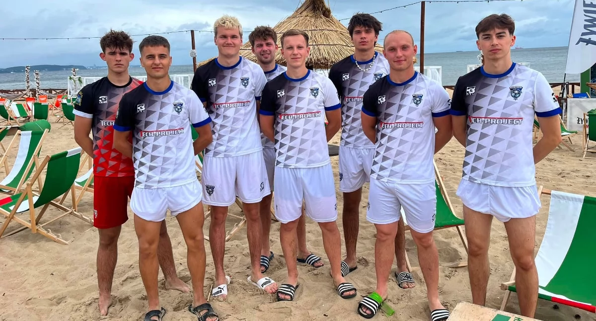 Wyniki spotkań Tech-Project Jarosław podczas Mistrzostw Polski U-21w Gdańsku: AC Mistrzovia Gdynia – Tech-Project Jarosław 6:4, Beach Soccer Termy Poddębice – Tech-Project Jarosław 4:1, Rekord SI Bielsko-Biała – TECH-PROJECT   Jarosław 7:3, Włókniarz Pabianice – Tech-Project Jarosław 7:3./Fot. zw