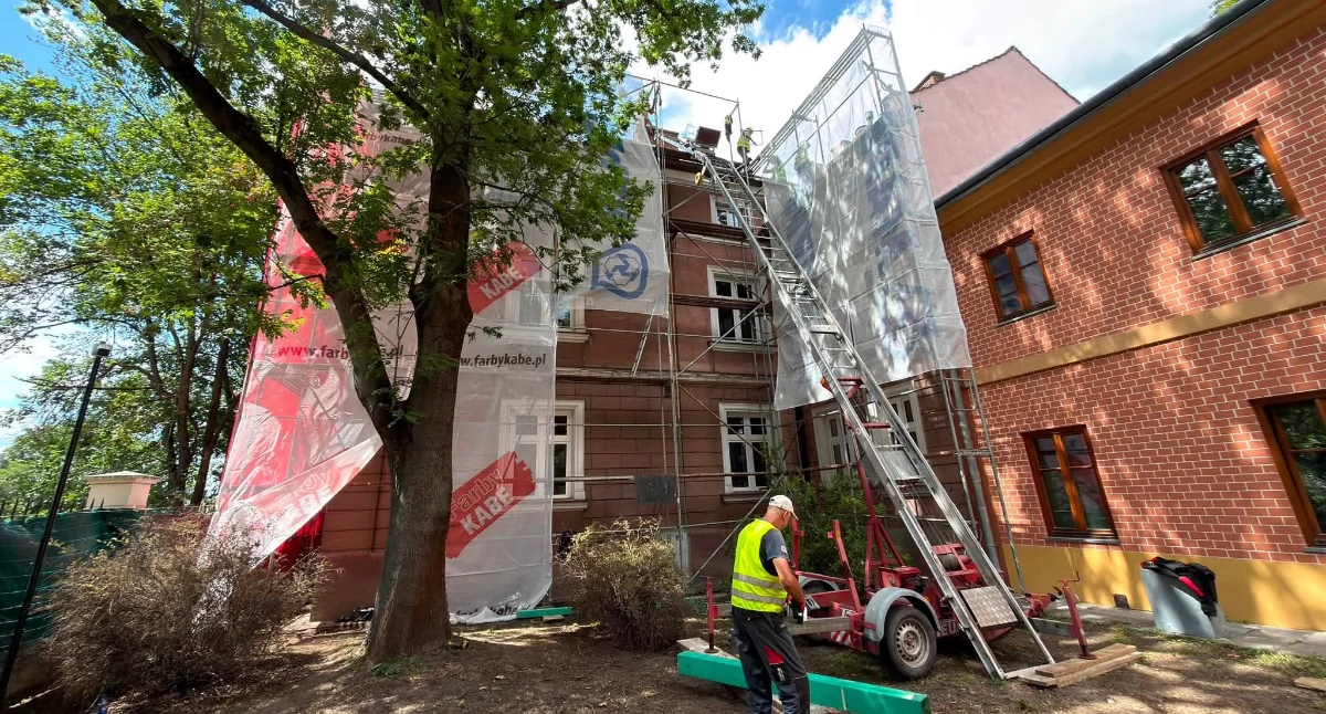 Nowa przestrzeń dla seniorów i likwidacja barier architektonicznych – to dwie zasadnicze korzyści, jakie przyniesie rozpoczęta modernizacja MOPS./ FOT. MOPS Przeworsk