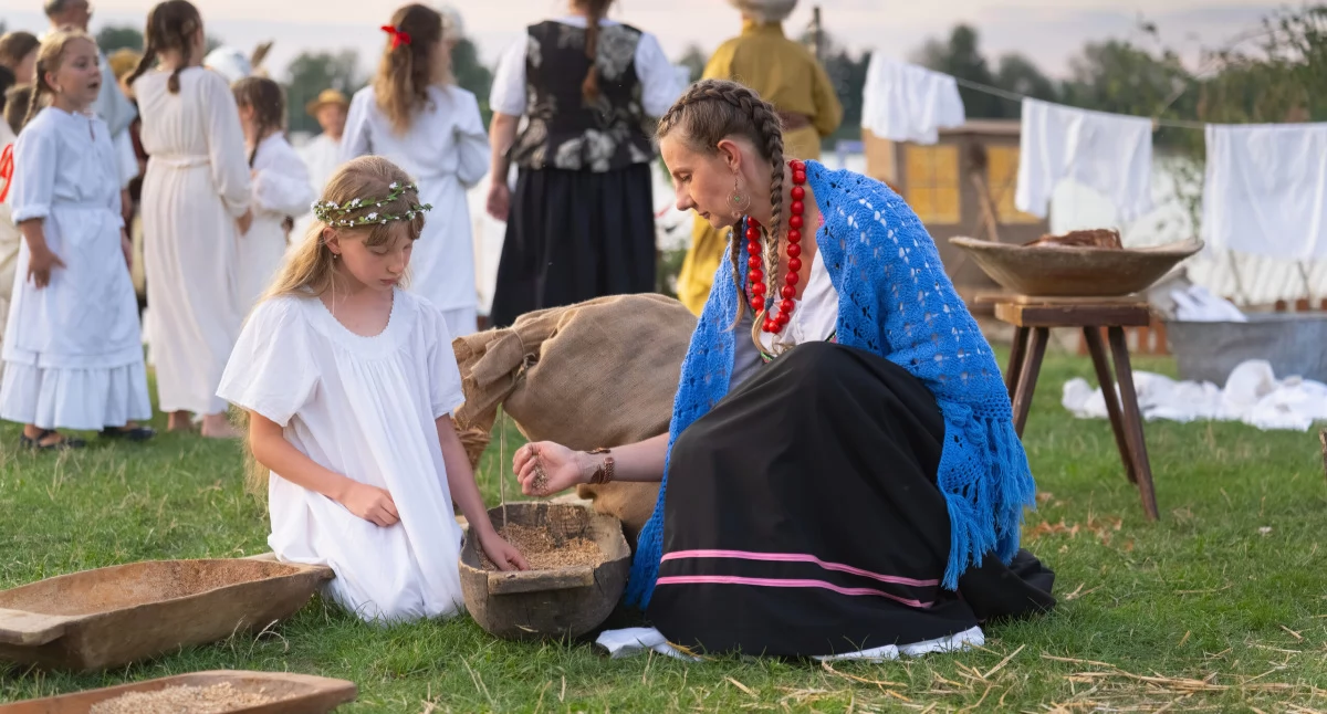 Widowisko przeniosło zgromadzoną publiczność do świata dawnych obrzędów, słowiańskich wierzeń i legend./ FOT. UM Radymno