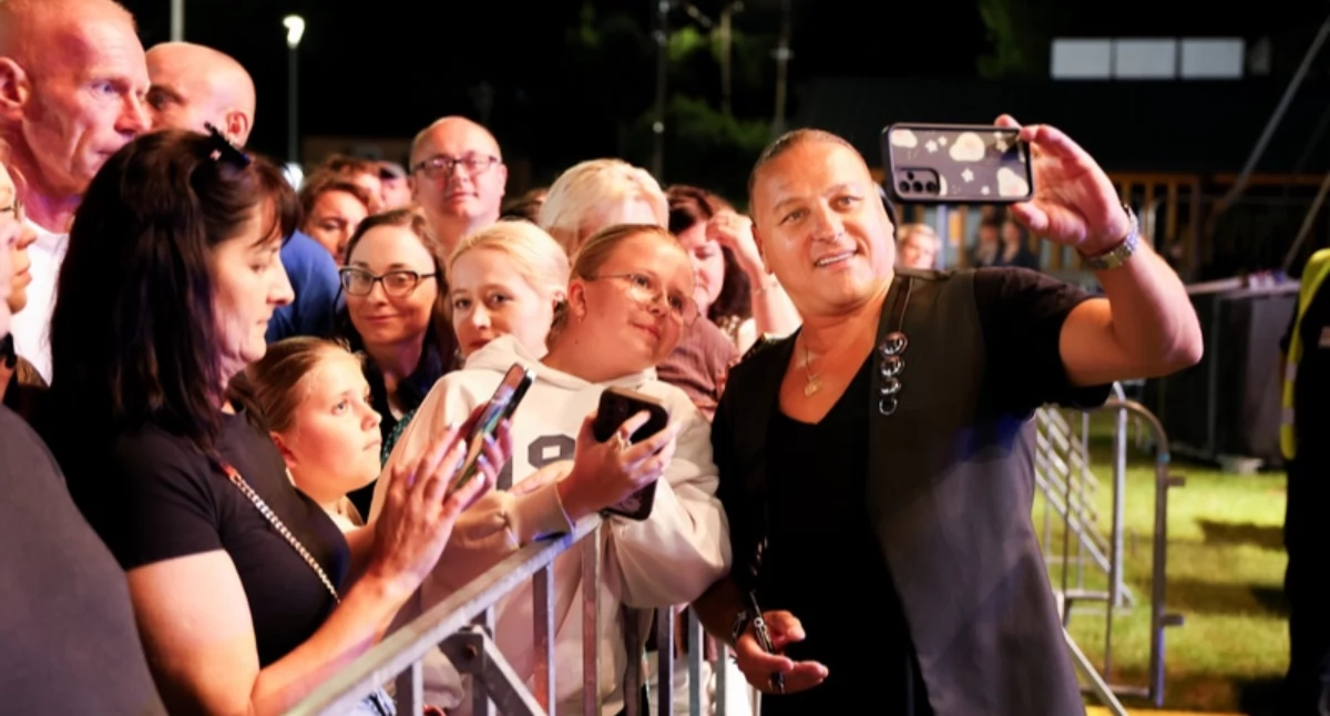  Gwiazda wieczoru porwała tłumy. Golec uOrkiestra łączy pokolenia./Fot. zbiory własne