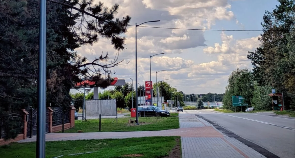 „Zmiany przyniosą nam długofalowe oszczędności i znacznie lepszą widoczność” – zapowiada jarosławski magistrat. Na zdjęciu wymienione punkty świetlne przy ul. Krakowskiej./Fot. M.Młynarska