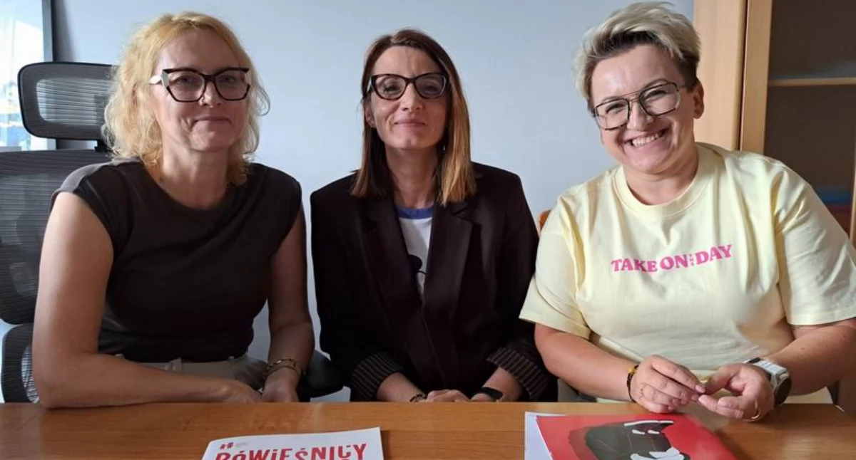 Od lewej: Elżbieta Rykowska, kierownik pomocy środowiskowej przemyskiego MOPS oraz reprezentujące wspomnianą instytucję Edyta Scholl i Joanna Banaś. / FOT. U. Gielo