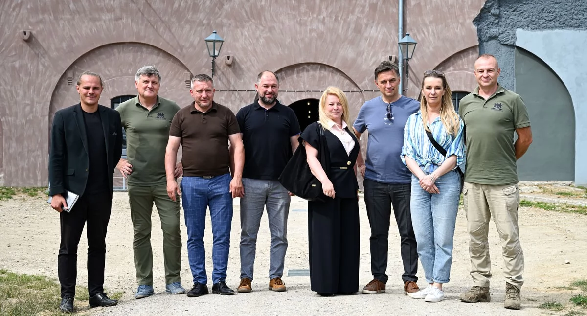 Projekt przedstawili prezes Stowarzyszenia Euroregion Karpacki Dawid Lasek oraz przewodniczący zarządu Związku Powiatowo-Gminnego Twierdzy Przemyśl Mirosław Majkowski. Fot. ZP-GTP