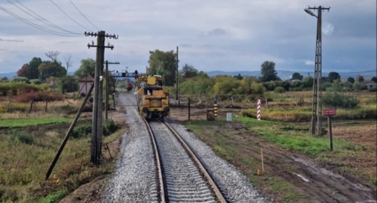 Remont międzynarodowej trasy z Przemyśla do ukraińskich Niżankowic, słynnej linii 102, zakończył się we wrześniu 2022 r. Minęły już prawie cztery lata, a miliony złotych wydane na tę inwestycję wydają się na razie wyrzuconymi w błoto. Fot. Mieczysław Borowiec/PKP
