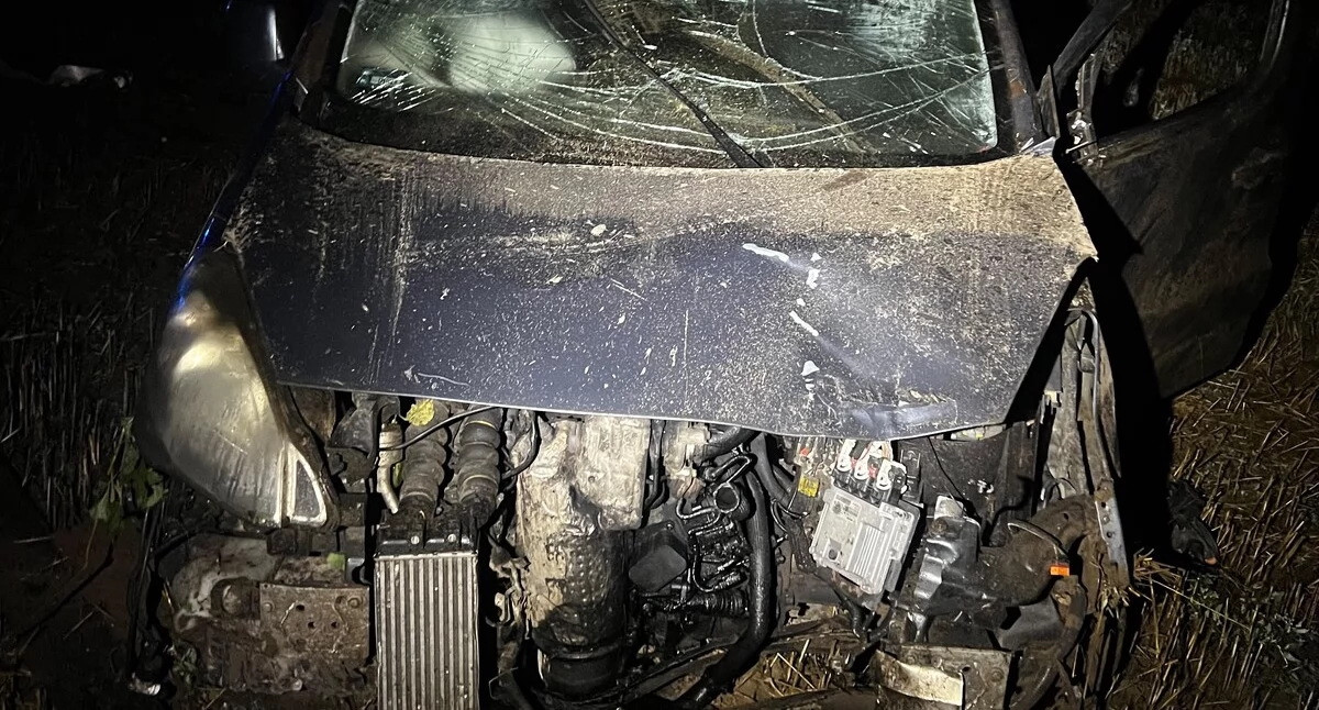 Przejażdżka 29-latka skończyła się na uszkodzeniach wozu w wyniku zdarzenia drogowego i interwencji policji./ FOT. KPP Lubaczów