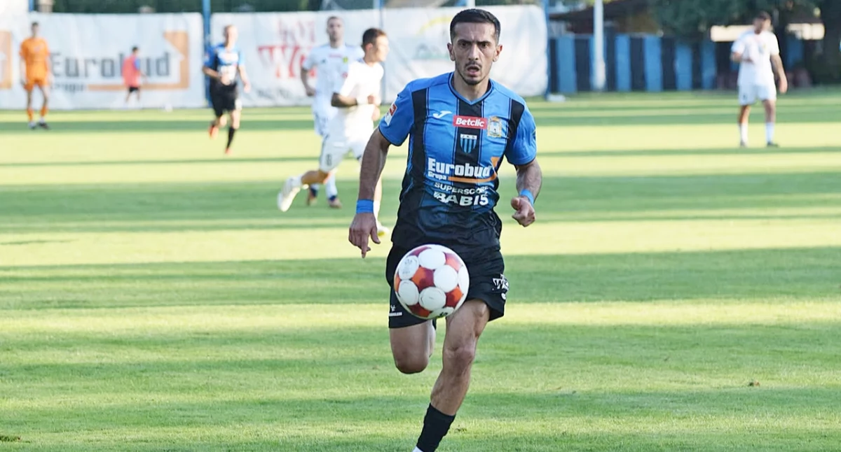 Dżaba Pchakadze ustalił wynik meczu z Podlasiem Biała Podlaska. To drugi gol Gruzina w tym sezonie. Fot. Dominik Budzowski