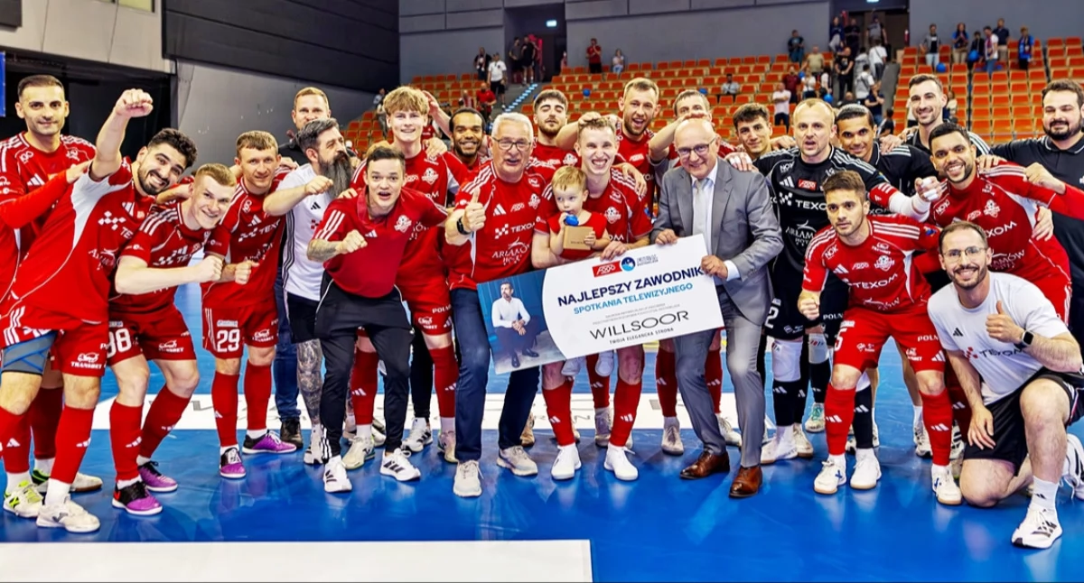 Oby takich chwil, jak te po wygranej w Gliwicach w jednym z meczów finałowych poprzedniego sezonu, było w nadchodzącym jak najwięcej! Fot. FOGO Futsal Ekstraklasa