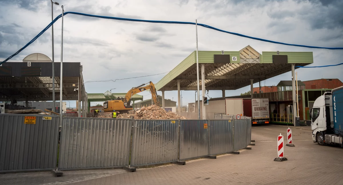 Z kompleksową przebudową budynku odpraw autokarów na wjazd do UE na terenie drogowego przejścia granicznego w Medyce wykonawca musi się uporać najpóźniej do 30 listopada przyszłego roku./ FOT. BiOSG