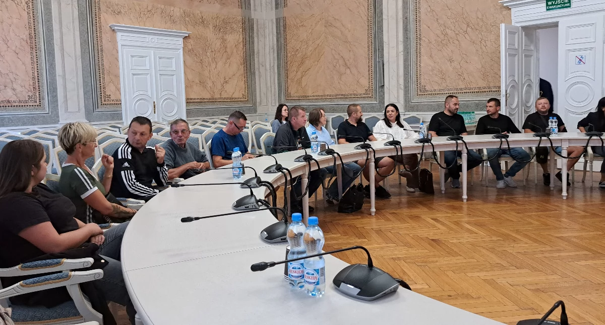Na spotkaniu przedstawicieli PKP PLK z mieszkańcami przedstawiony został nowy wariant przebiegu łącznicy kolejowej. Jak przekazała spółka, nie wnieśli oni do niego uwag. / FOT. U. Gielo