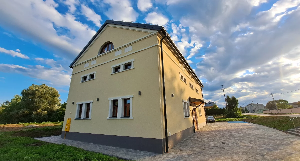 Zabytkowy spichlerz w Medyce już nie szpeci. W wyremontowanym obiekcie gmina planuje stworzyć zaplecze dla lokalnych stowarzyszeń./ FOT. U. Gielo