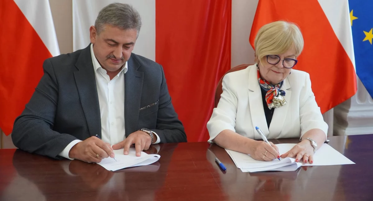 Program, który został ogłoszony 1 kwietnia br. przez Ministerstwo Rodziny, Pracy i Polityki Społecznej, a na którym skorzystały m.in. wymienione wyżej placówki, ma pomagać w tworzeniu specjalnie przygotowanych przestrzeni, które będą wspierać rozwój psychoruchowy, emocjonalny i społeczny najmłodszych mieszkańców naszego regionu..Fot. UMiG Kańczuga 