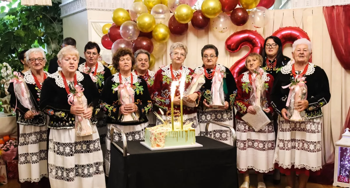 Paniom z Zespołu Śpiewaczego z Kisielowa życzono z okazji okrągłej rocznicy działalności wielu kolejnych powodów do dumy i radości./ FOT. UG Zarzecze