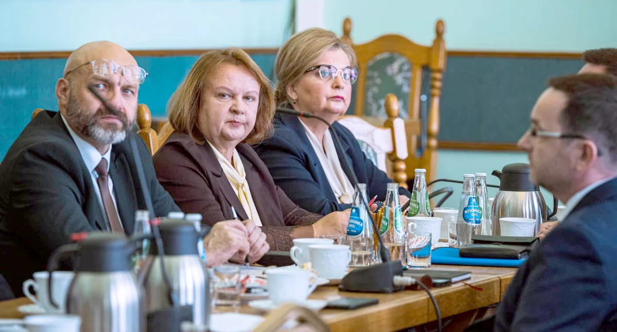 W obradach uczestniczyli m.in. przedstawiciele powiatu lubaczowskiego – starosta lubaczowski Barbara Broź oraz dyrektor Samodzielnego Publicznego Zakładu Opieki Zdrowotnej w Lubaczowie Piotr Cencora, a także starosta przemyski Bożena Ryczan./FOT. Starostwo Powiatowe w Sanoku