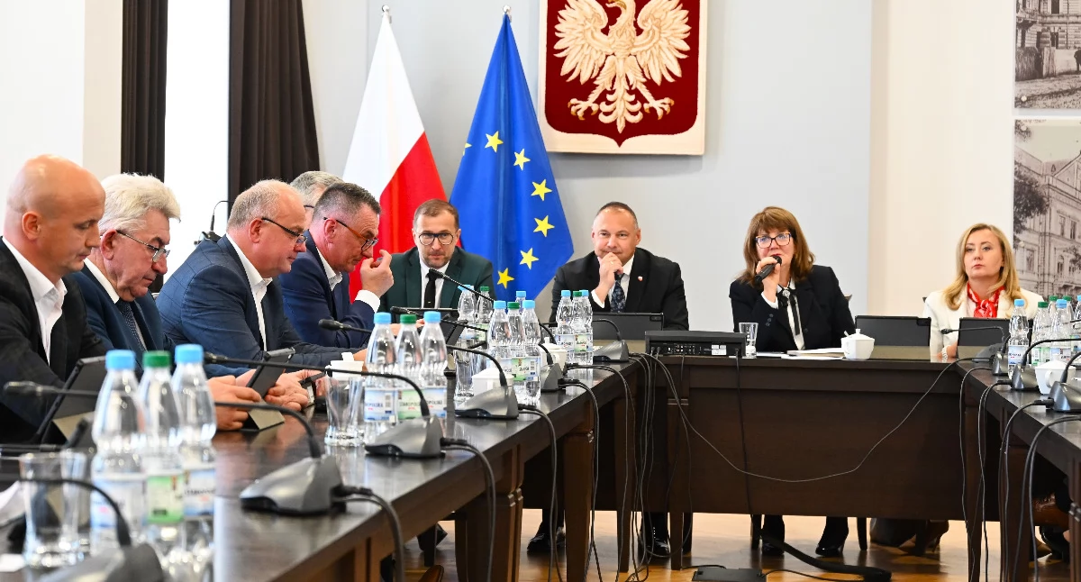 Ostatnia sesja Rady Powiatu Jarosławskiego przyniosła dobre wiadomości dla lokalnego samorządu. Udało się mu pozyskać spore fundusze na realizację – w partnerstwie z Precovską Novą Vsią – adresowanego do seniorów projektu nakierowanego na rozwój turystyki./ FOT. Starostwo Powiatowe w Jarosławiu