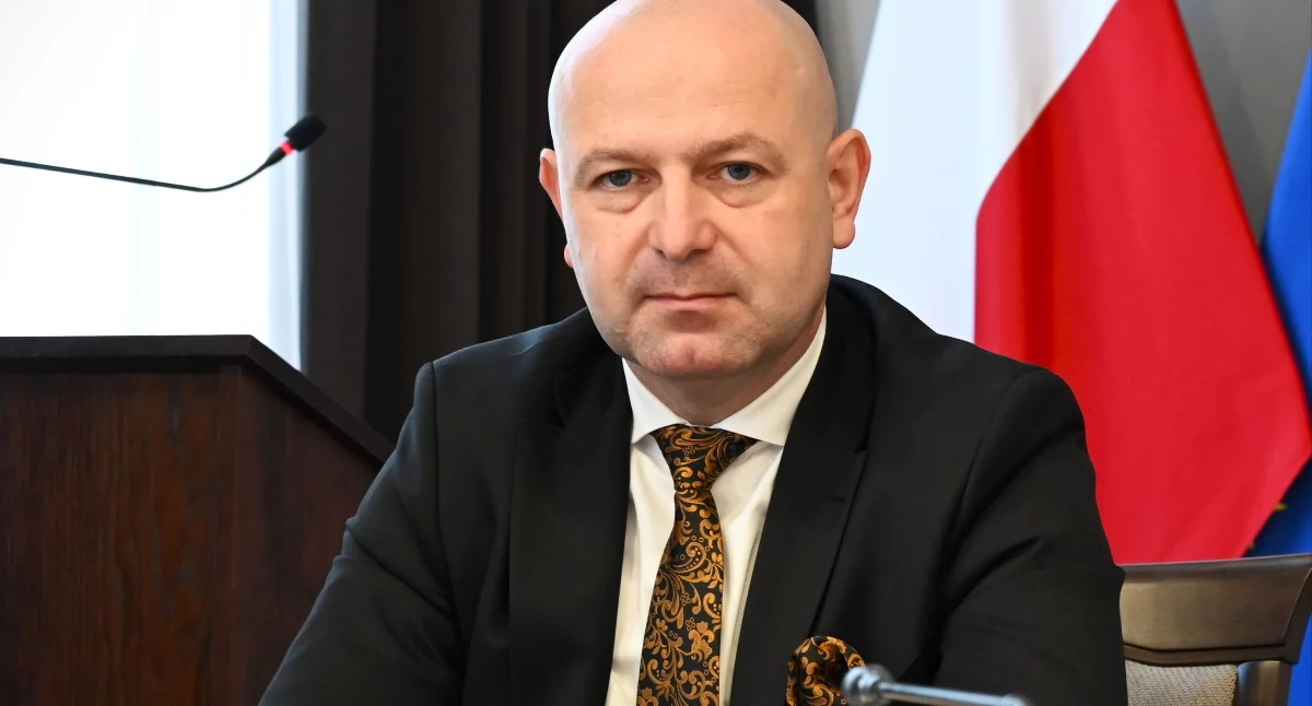 – Czas dążymy do umacniania swojej pozycji w naszym regionie, na terenie powiatów: jarosławskiego, lubaczowskiego czy przeworskiego oraz w Bieszczadach, czyli powiatach bieszczadzkim i leskim, więc nauki nigdy dość – powiedział prezes PKS Jarosław SA Tomasz Dec. Fot. Starostwo Powiatowe w Jarosławiu/Patrycja Strawa-Buryło