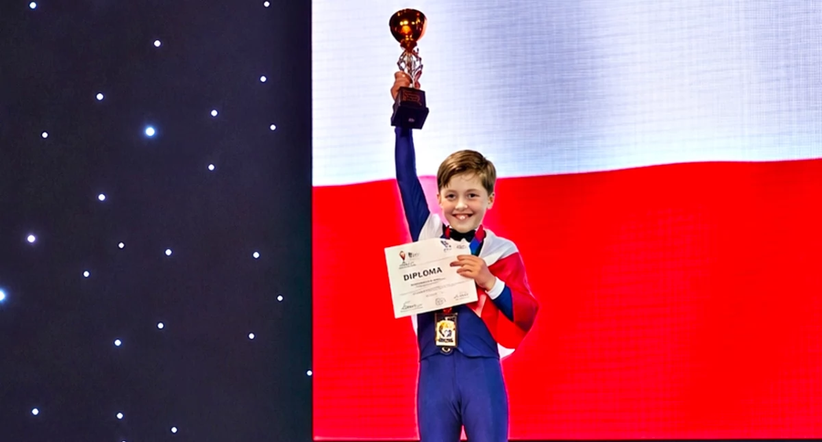 Kazimierz Wilamowski na najwyższym stopniu podium mistrzostw świata w chorwackiej Novaliji. Fot. zbiory własne