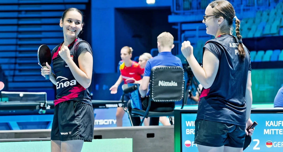 Anna Brzyska (z prawej) i Zuzanna Wielgos zdobyły srebrny medal w deblu podczas seniosrkich mistrzostw Europy. Fot. PZTS