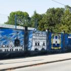 Efektem społecznej inicjatywy jest kolorowy mural, jaki ozdobił część muru przy...