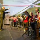 Dynowska Orkiestra Dęta OSP pod batutą Tadeusza Podulki.