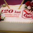 Rocznicową niespodzianką dla jubilatów był okolicznościowy tort./ FOT. UM Jarosław