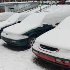 Na Opalińskiego problem zajmujących przestrzeń parkingową wraków urósł do tego stopnia,...