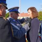 Podczas uroczystości wojewoda podkarpacki Ewa Leniart odznaczona została medalem...