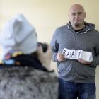 Bartłomiej Słysz przyjechał z Radymna. Jest prezenterem muzycznym.