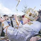 Wypuszczone gołębie symbolizowały obecność Ducha Świętego.
