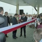 Otwarcie szpitala przy ul. Monte Cassino. Wstęgę przecinał m.in. Marian Krzaklewski,...